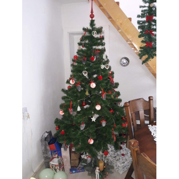 Umelý vianočný stromček Guatena 180 cm